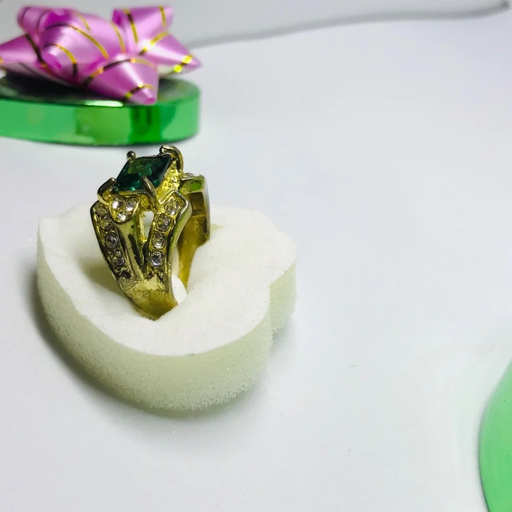 Vintage Gorgeous Big Unique Statement CZ Ring Deadstock Rare NEW Cocktail
